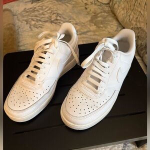 Nike White Low-Top Sneakers EUC